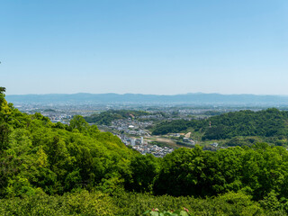 山の上から眺める奈良盆地の街並み