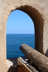 Cañón en el castillo de Mutrah, Sultanato de Omán