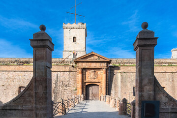 Haupteingang zur Festung Castell de Montjuïc in Barcelona, Spanien