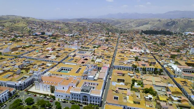 Centro hist&oacute;rico de Sucre, Bolivia. Catedral bas&iacute;lica de Nuestra Se&ntilde;ora de Guadalupe y plaza 25 de Mayo. 
