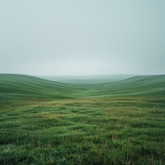 Obraz premium Green rolling hills under a grey sky