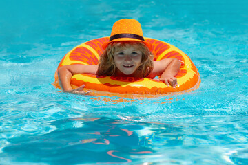 Kid boy playing in swimming pool. Summer vacation concept. Summer kids portrait in sea water on beach. Fashion summer kids hat.