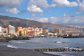 Views of the sea of ​​Candelaria and its town