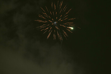 Obraz premium Fireworks over the river
