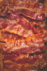 fried bacon on a cutting board, top view, close-up, homemade, breakfast, no people,