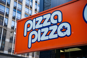 Naklejka premium Pizza Pizza Ltd. is a franchised Canadian pizza quick-service restaurant with its headquarters in Toronto. Toronto, Canada - April 29, 2024.