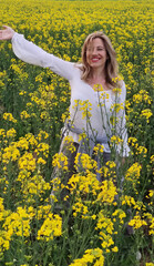 Fototapeta premium beautifull girl portrait in a yellow flowers field