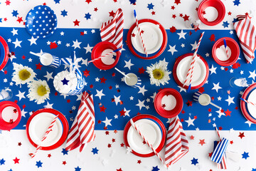 Obraz premium Festive Independence Day Setup: Stylish Fourth of July Tabletop with Patriotic Plates and Centerpieces - Clean composition, Ample negative space