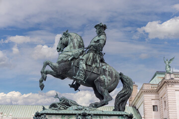 Obraz premium Equestrian statue of Prince Eugene of Savoy in front of baroque Hofburg palace, Vienna, Austria