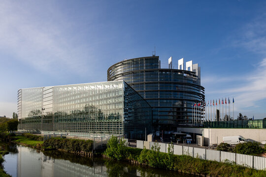 Europaparlament vor der Europawahl 2024 in Straßburg wird unter anderem über die aktuelle Asylpolitik in Europa entschieden. 