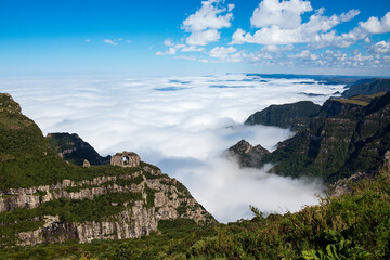 Pedra furada Morro da Igreja - Urubici - Serra Catarinense - Serra Geral - Santa Catarina - Brasil