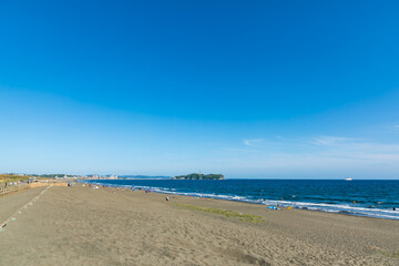 Fototapeta na wymiar (神奈川県ｰ風景)辻堂海岸から見る初夏の江の島１