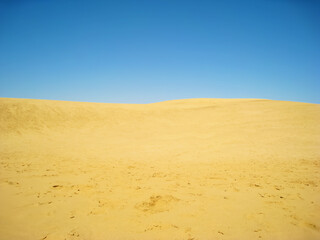 鳥取砂丘の砂と青空