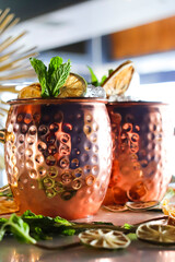 Moscoe Mule en Fotografías Vibrantes
"Descubre la perfecta armonía entre frescura y elegancia con nuestras cautivadoras imágenes de Moscoe Mule. 