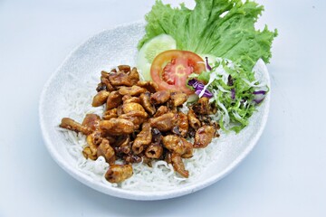 Dried Honey Fried Squid is dry fried with honey seasoning, a delicious combination of sweet, savory and crunchy flavors. Apart from that, now comes with a new, more unique appearance.