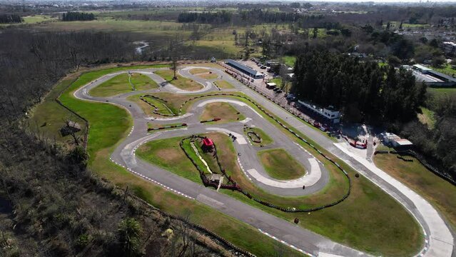 Pista de carreras de kartings, cartings. Deporte. Vista aerea de dron.