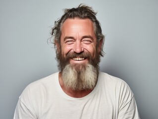 Obraz premium A man with a beard and white shirt is smiling