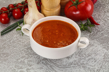 Hot tomato soup with diced chicken