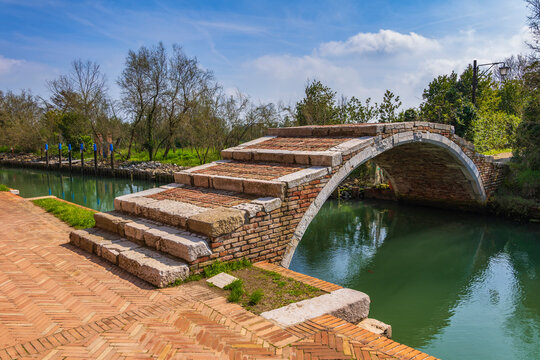 Italy, Veneto, Torcello, Ponte del Diavolo arching over Canal