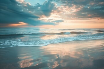 Naklejka premium Golden sunset reflecting on gentle waves and sandy shore