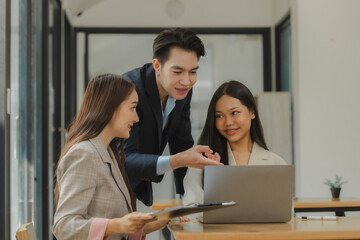 employees are discussing and exchange their idea to solve some miner problem, group of entrepreneurs is planning strategy to increase their income in the office, happy working