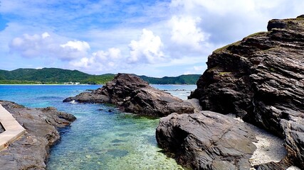 沖縄県慶良間諸島嘉比島の海岸の風景
