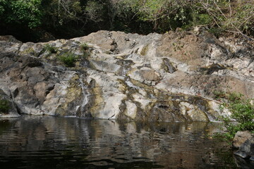 Bach des Rio Montezuma an der Küste von Montezuma auf der Halbinsel Nicoya bei Puntaremas in Costa Rica