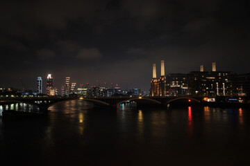 Fototapeta na wymiar Scenic night view of London from Chelsea Bridge