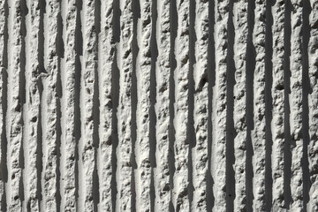 Rayures de béton peint en blanc
