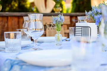 Table decor in shades of blue with Veronica of Austria flowers