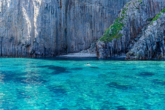 L'isola di Palmarola vicino Ponza