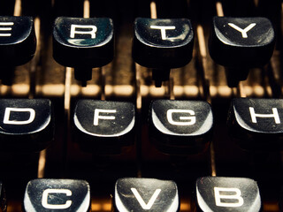 F and G letters in an old typing machine keyboard