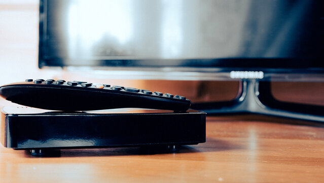 TV set-top box for digital television