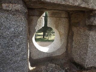 aspillera, saetera, abertura muro en castillo medieval