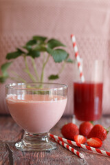 Strawberry pudding with strawberry juice.