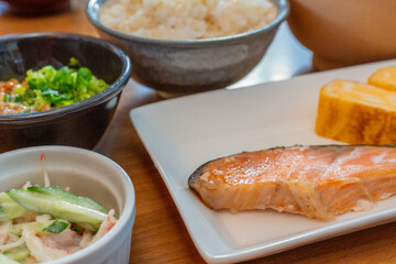 おいしい鮭の朝食