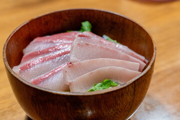 新鮮で美味しい白身魚丼