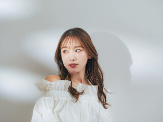 女性のファッションポートレート　美容　スキンケア　コスメ