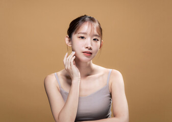 女性の美容イメージ　スキンケア　コスメ　脱毛サロン
