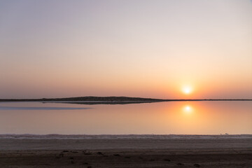 Obraz premium Sunset on a salt lake. Neftchala. Azerbaijan.