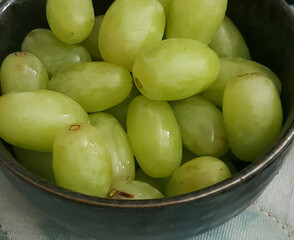 bowl of green grapes