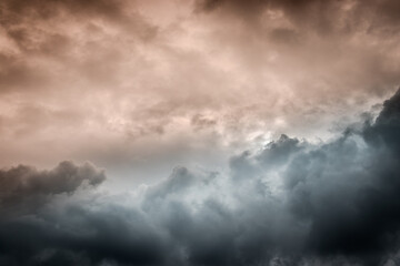 Obraz premium storm clouds in gray-orange tones