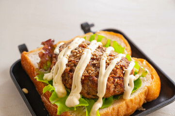 ハンバーグホットサンド作り