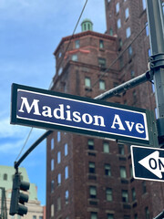 Obraz premium Madison Avenue, city street sign in New York, America