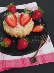 Streuselkuchen mit Erdbeeren