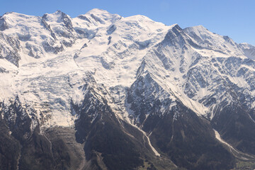 Mont Blanc Blick vom Le Brevent; Mont Blanc (4810) mit Nachbargipfeln und Gletschern im April 2024