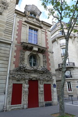 Façade d'un Hôtel particulier quai des Célestins à Paris