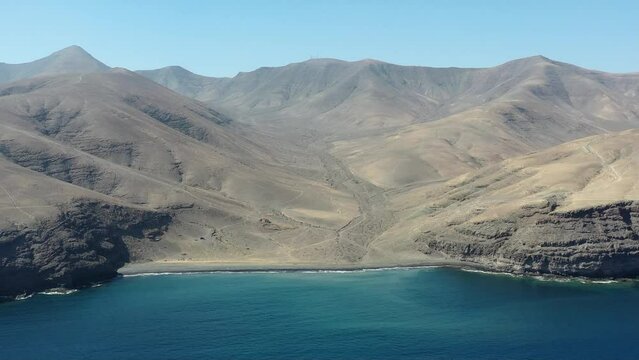 survol de la plage de playa quemada &agrave; Lanzarote, canaries, Espagne	