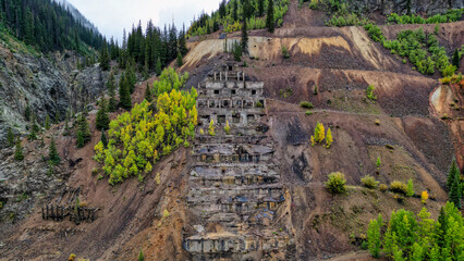 Obraz premium Sunnyside Mill foundation & ruins Perched on Mountain Slope