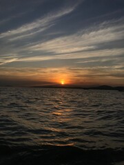 Por do sol visto diretamente da Baía de Guanabara, Rio de Janeiro.